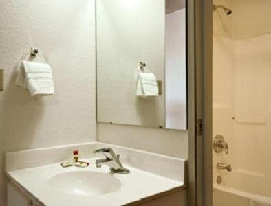 Days Inn By Wyndham Warsaw Habitación foto